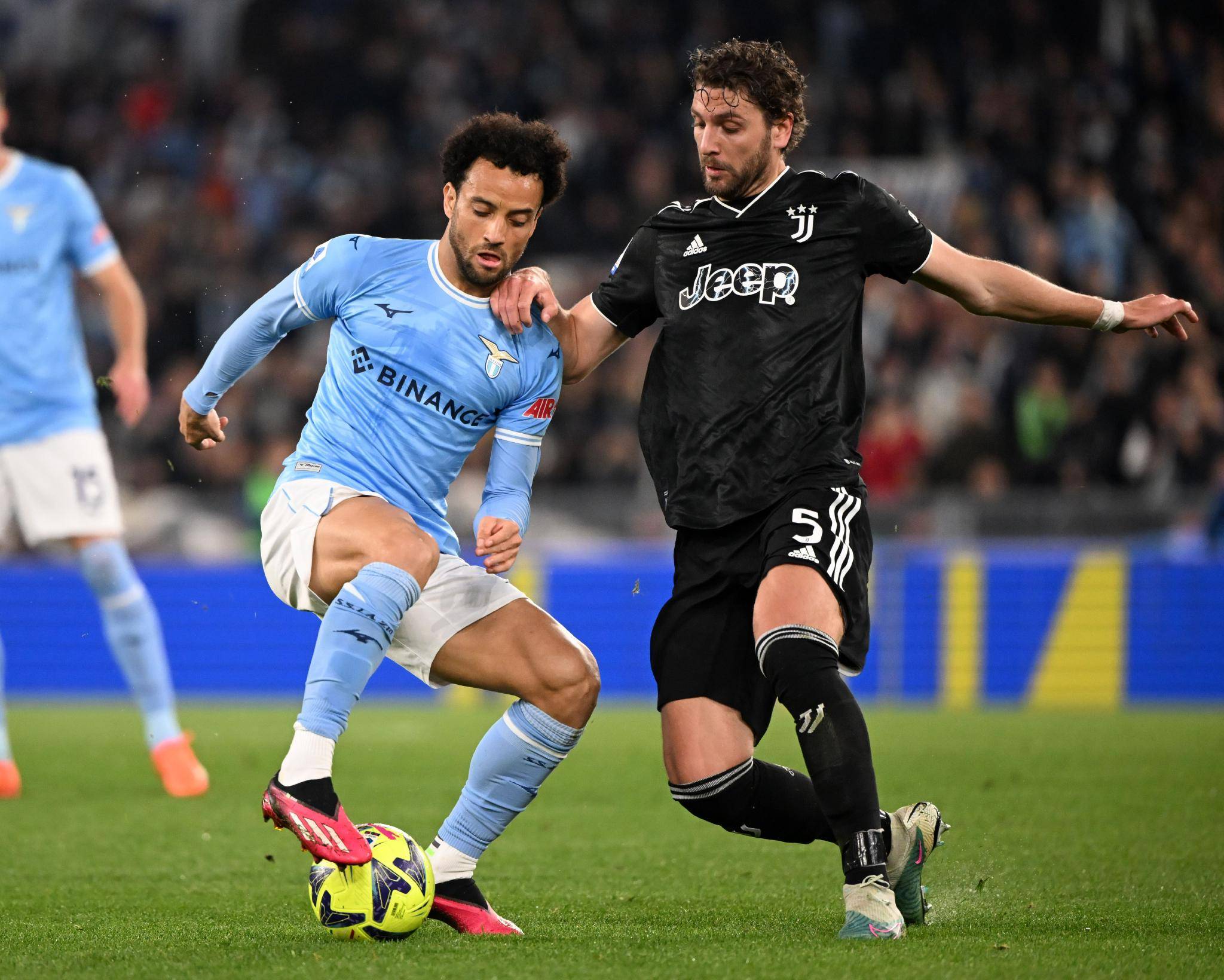 包含拉齐奥主教练因伤缺席下一场比赛的词条