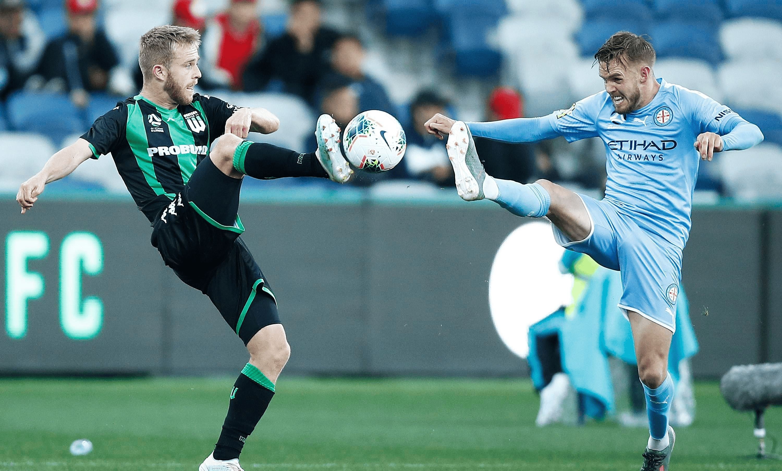 包含悉尼篮球队取得历史性胜利，球迷欢欣鼓舞的词条