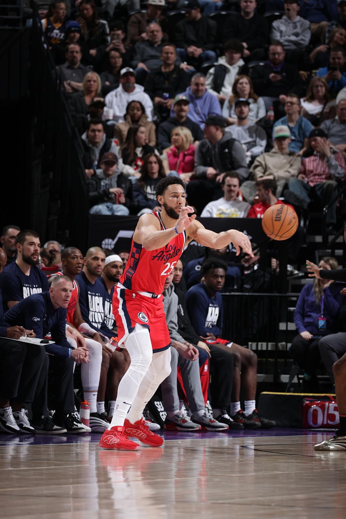 人队小将西蒙斯再次入选全明星首发