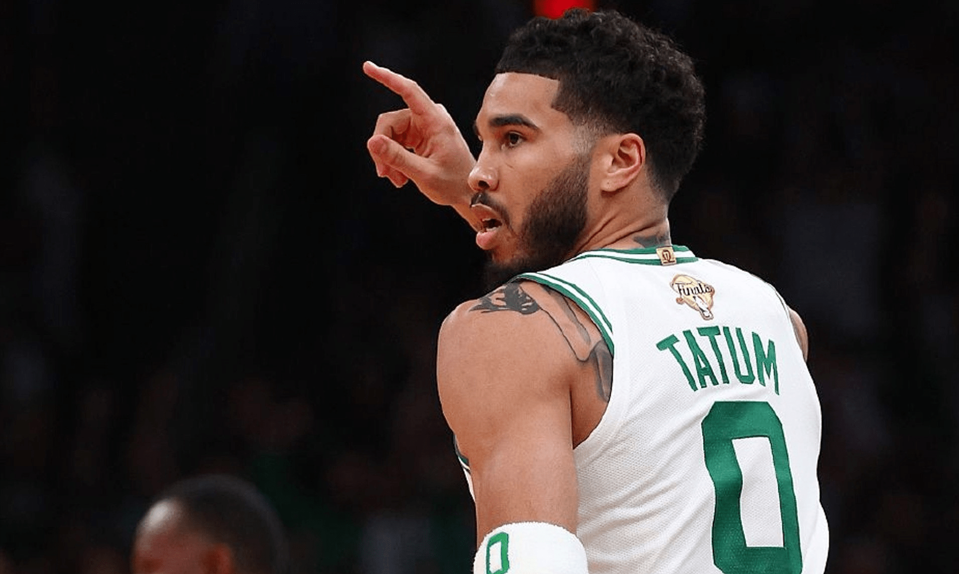 沙尔克球队遭遇连败，排名急速下滑