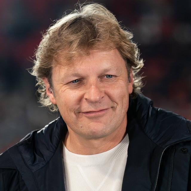 沙尔克球队遭遇连败，排名急速下滑