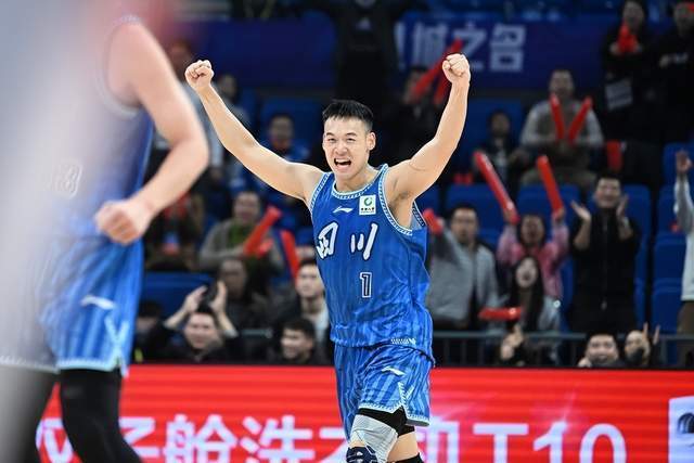 包含贵州男篮长途出征，战胜对手取得胜利的词条