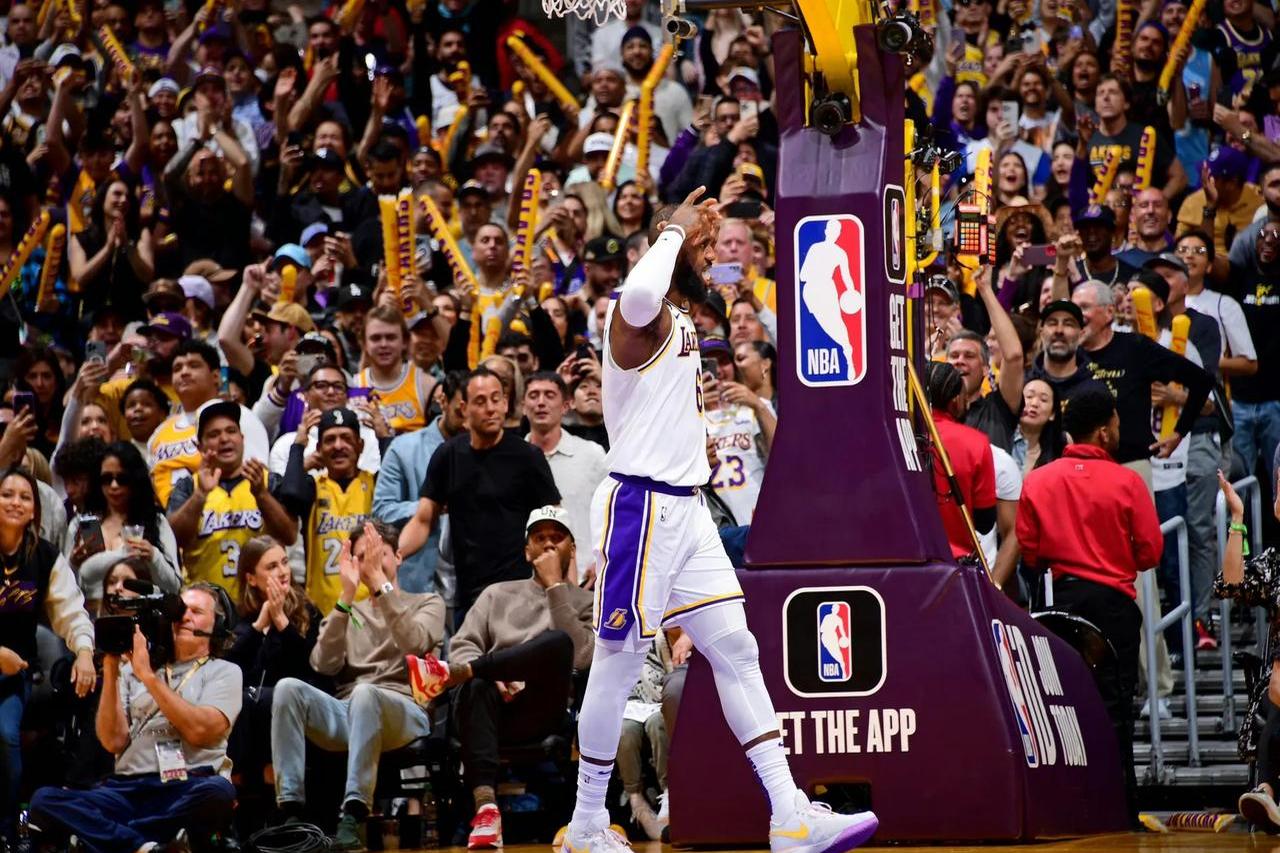 新秀球员在比赛中崭露头角，获得表现机会的简单介绍