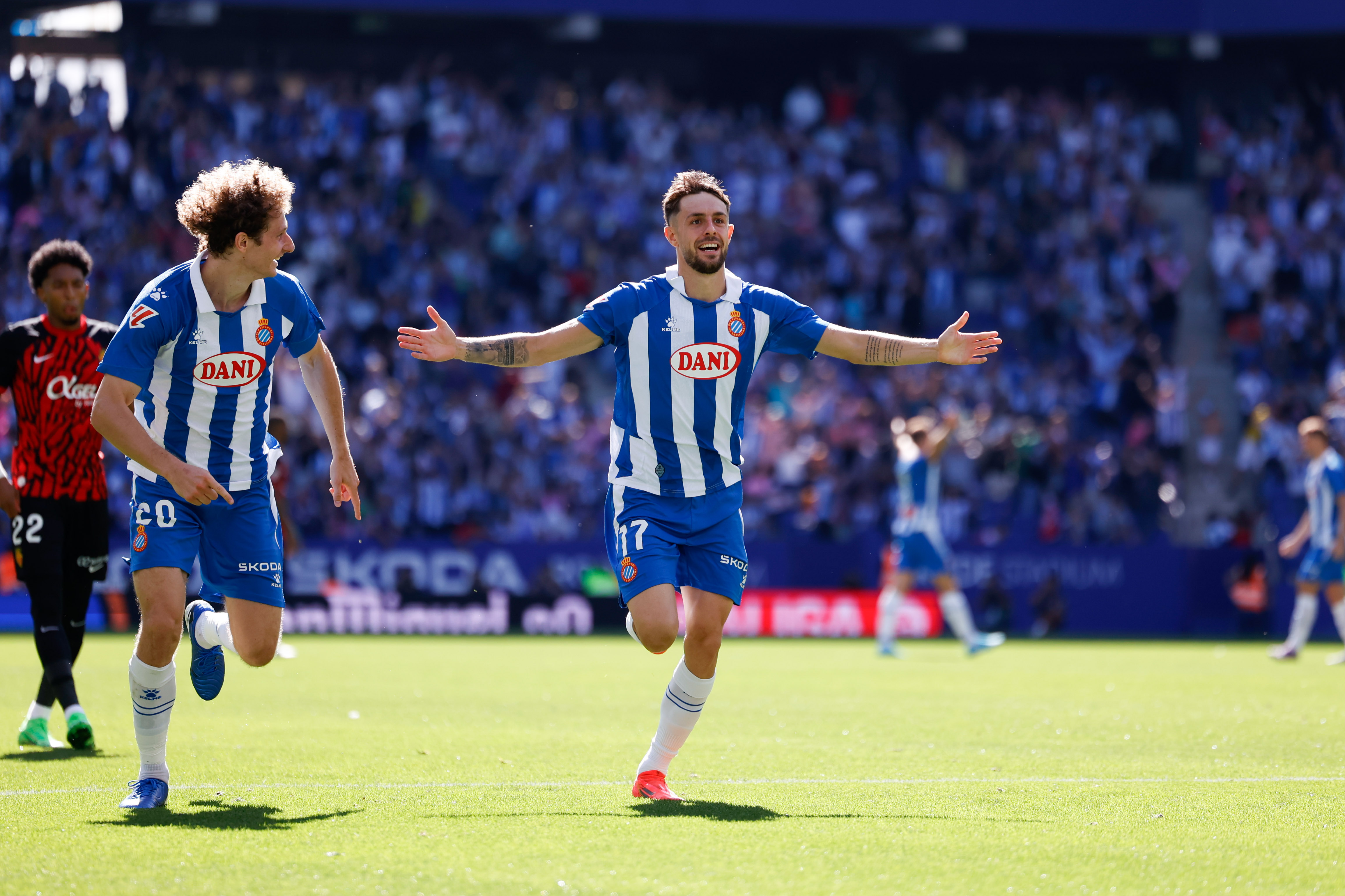 西班牙选手稳扎稳打，成功晋级