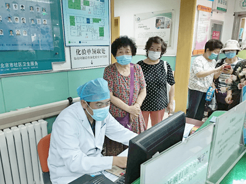 俄罗斯足球女将献爱心，积极参与社区服务的简单介绍