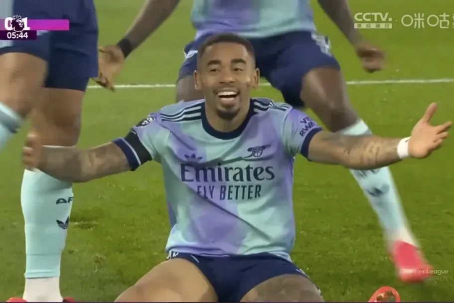 关于阿森纳惊险逆转水晶宫，豪取连胜的信息