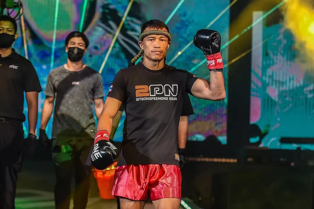 河南球队在比赛中遭遇挑战，依然保持领先地位