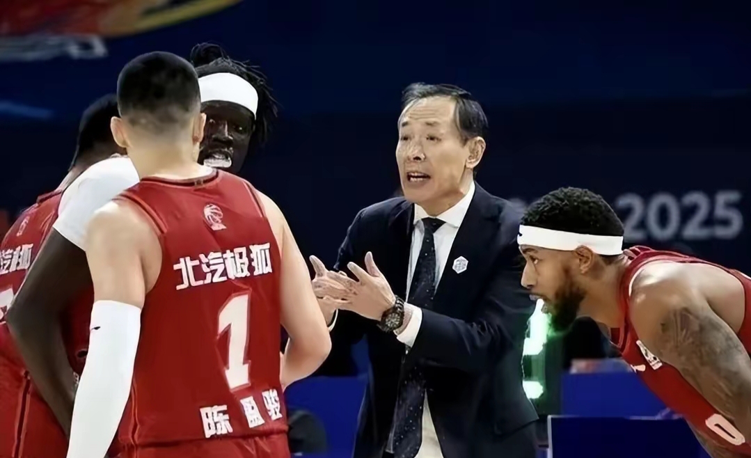 亨克客场连败，球队整体表现难言理想的简单介绍