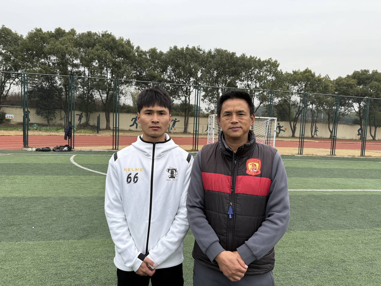 足球比赛中的教练战术备受球迷关注