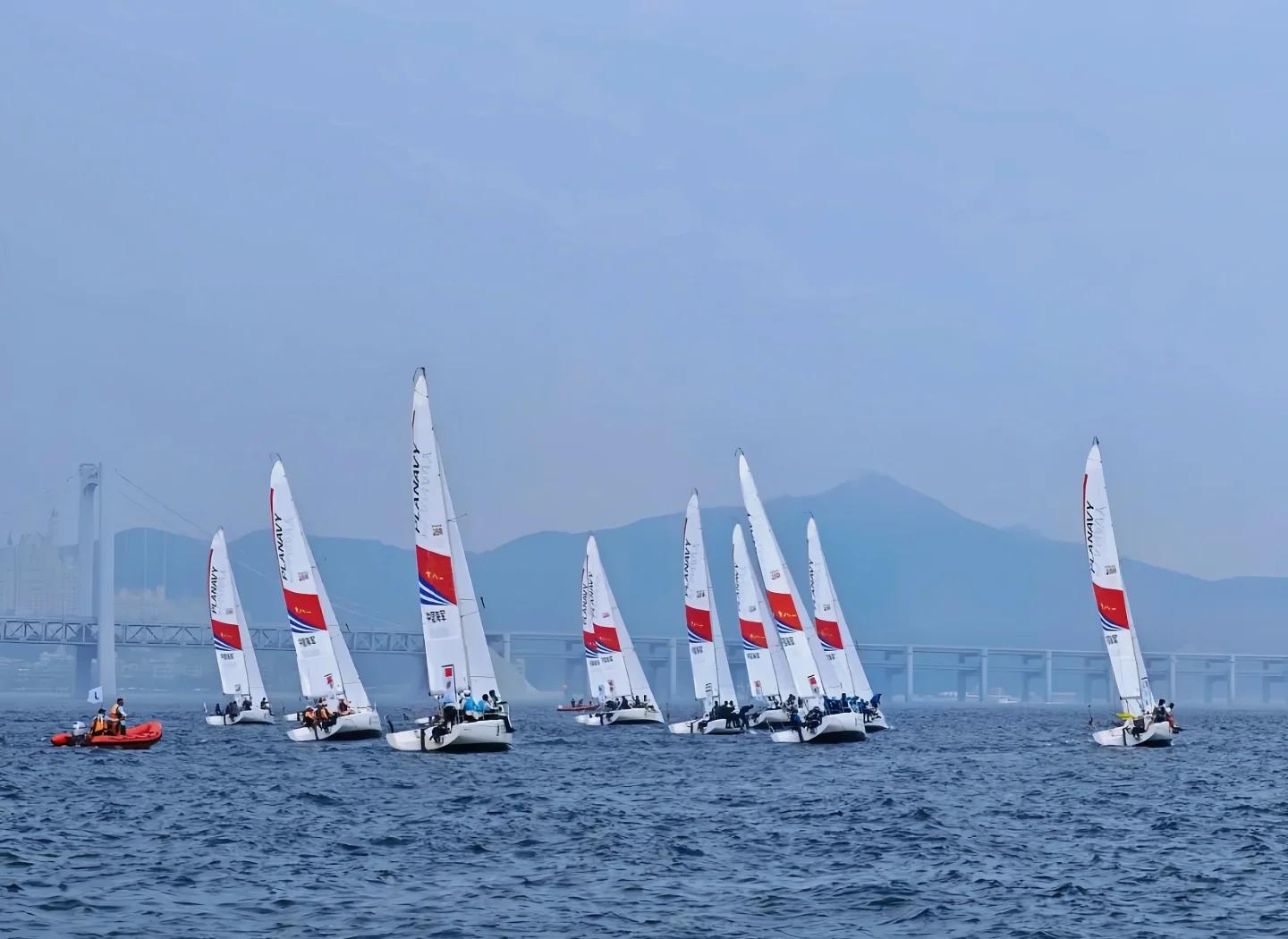 新西兰帆船队夺冠，驰骋波澜