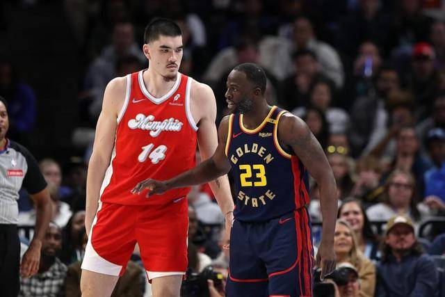 包含火箭双核再度合砍分，继续逆袭稳坐榜首的词条