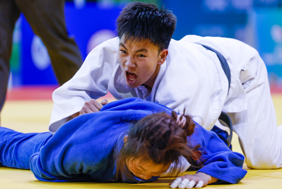 柔道选手技压群雄，尽显过人上技