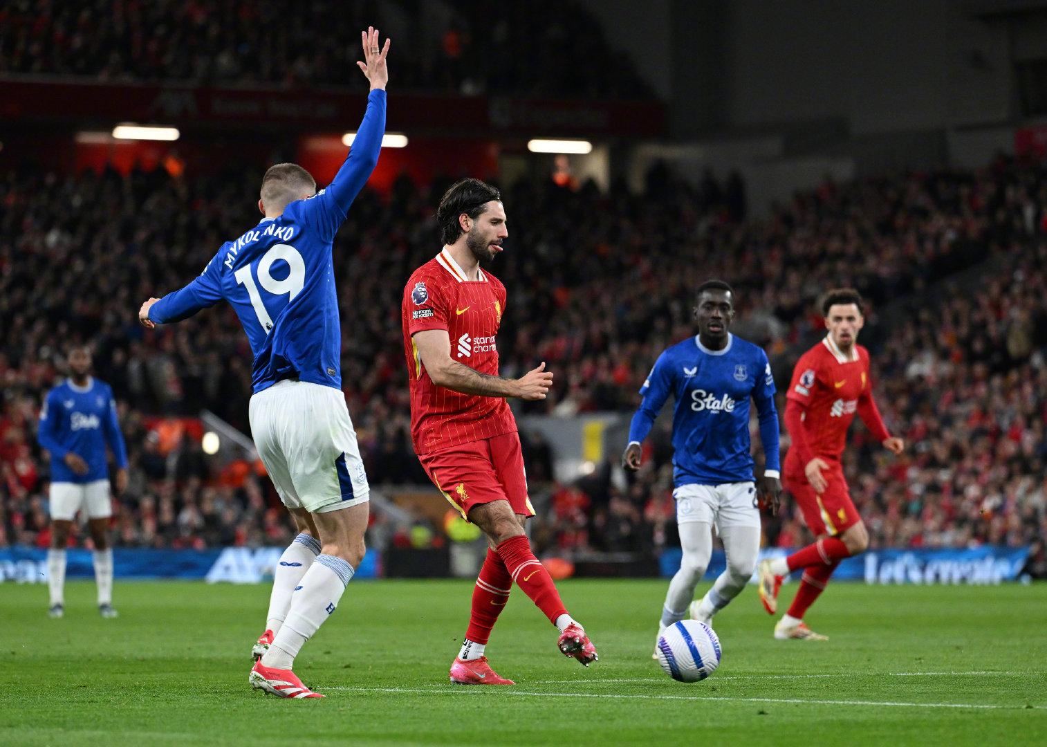 曼联大胜伯恩利，重返胜利轨道