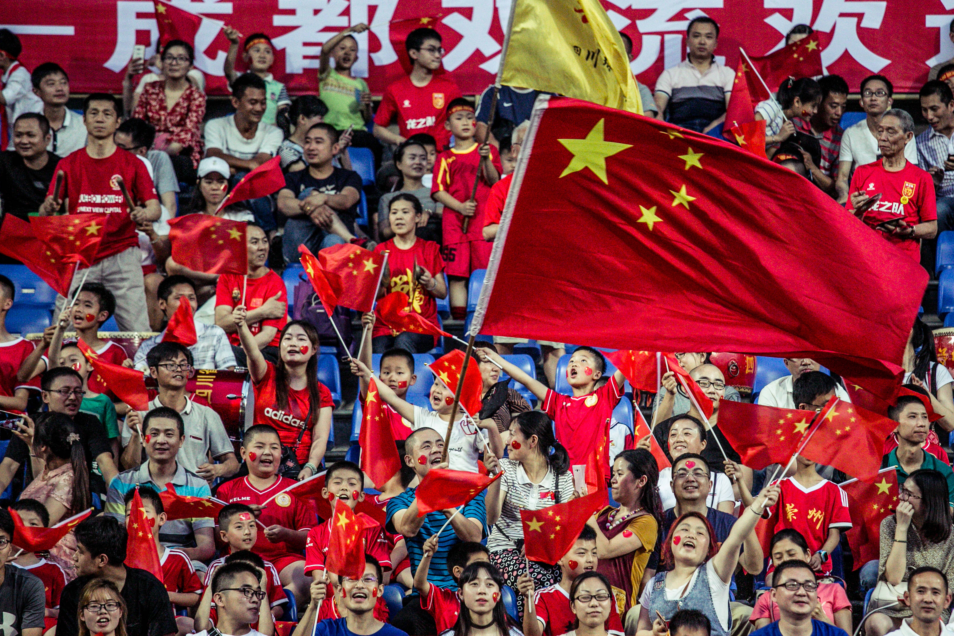 多支球队在国际赛事中一较高下