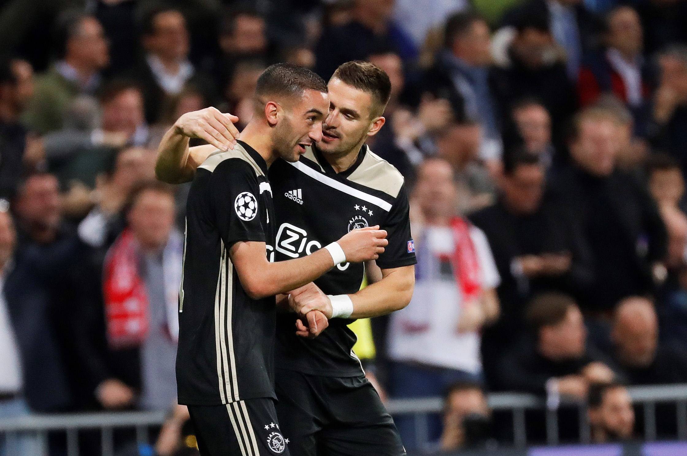 美因茨取得胜利，逐渐摆脱降级区