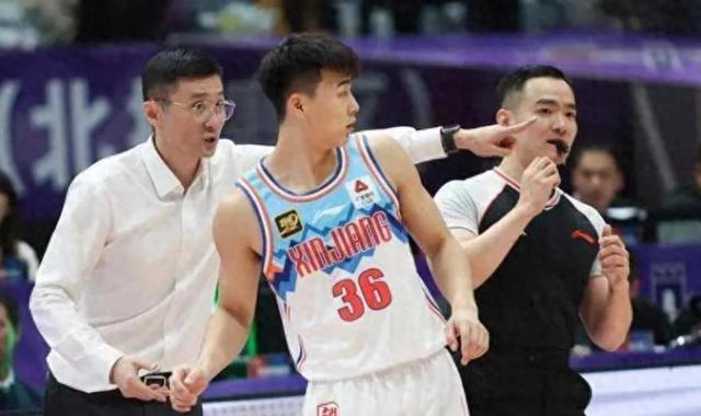 新疆队实现逆转，击败上轮冠军