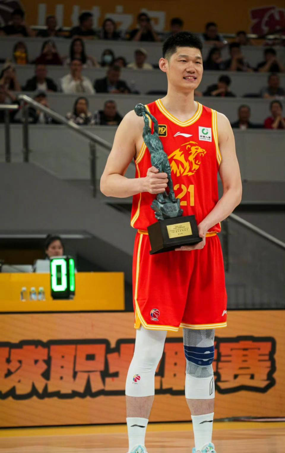 广东队主场轻松获胜，状态稳定