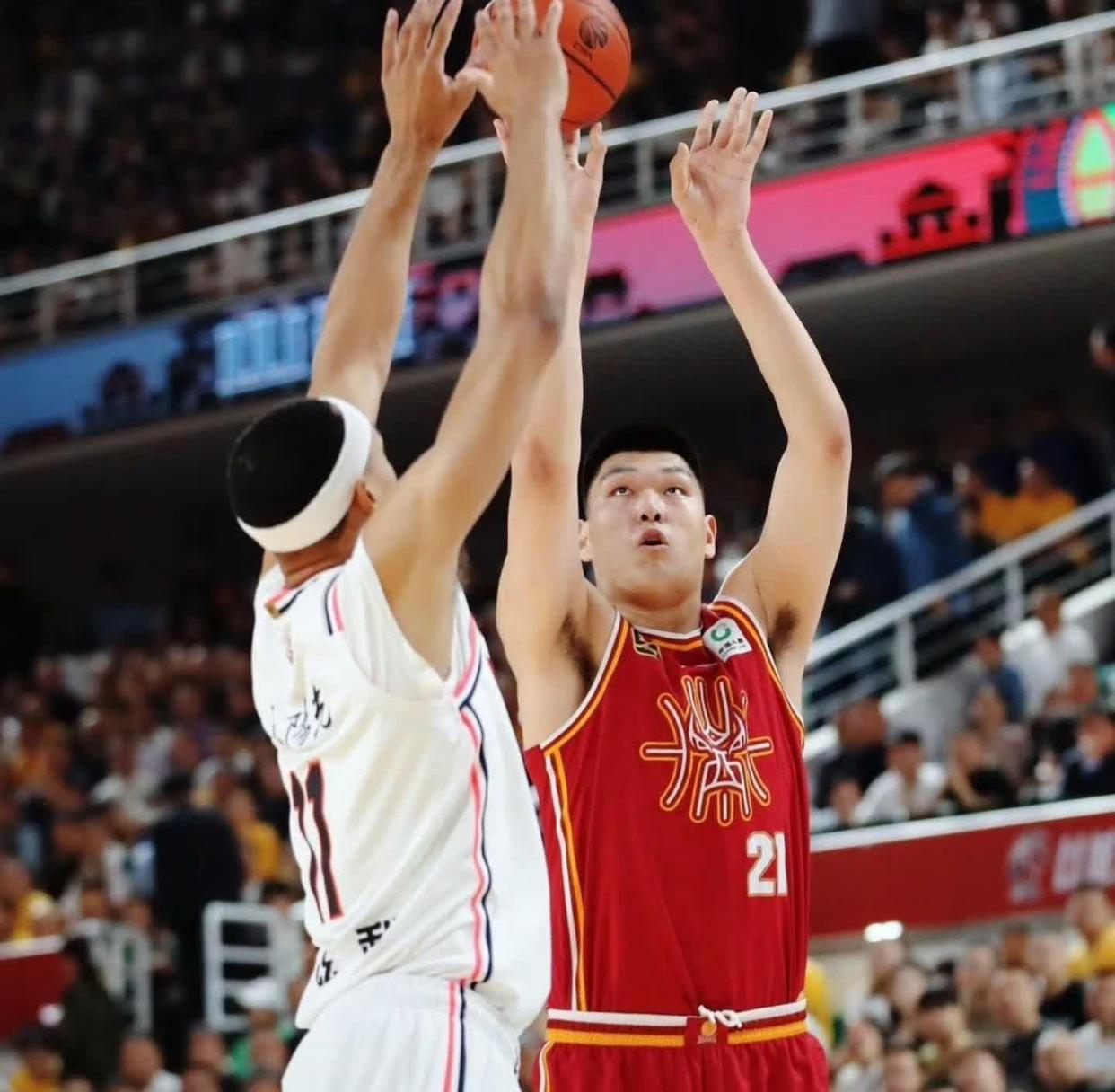 广东队主场轻松获胜，状态稳定