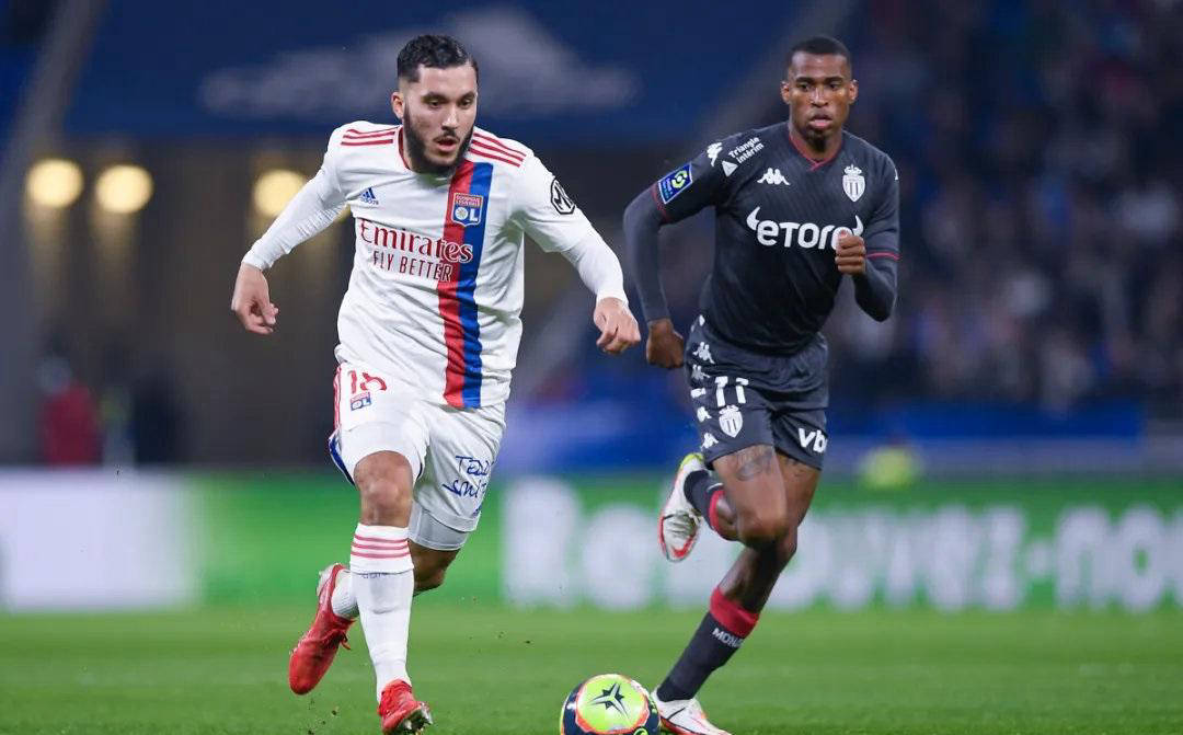 法甲比赛新星崛起，传统豪强困难重重