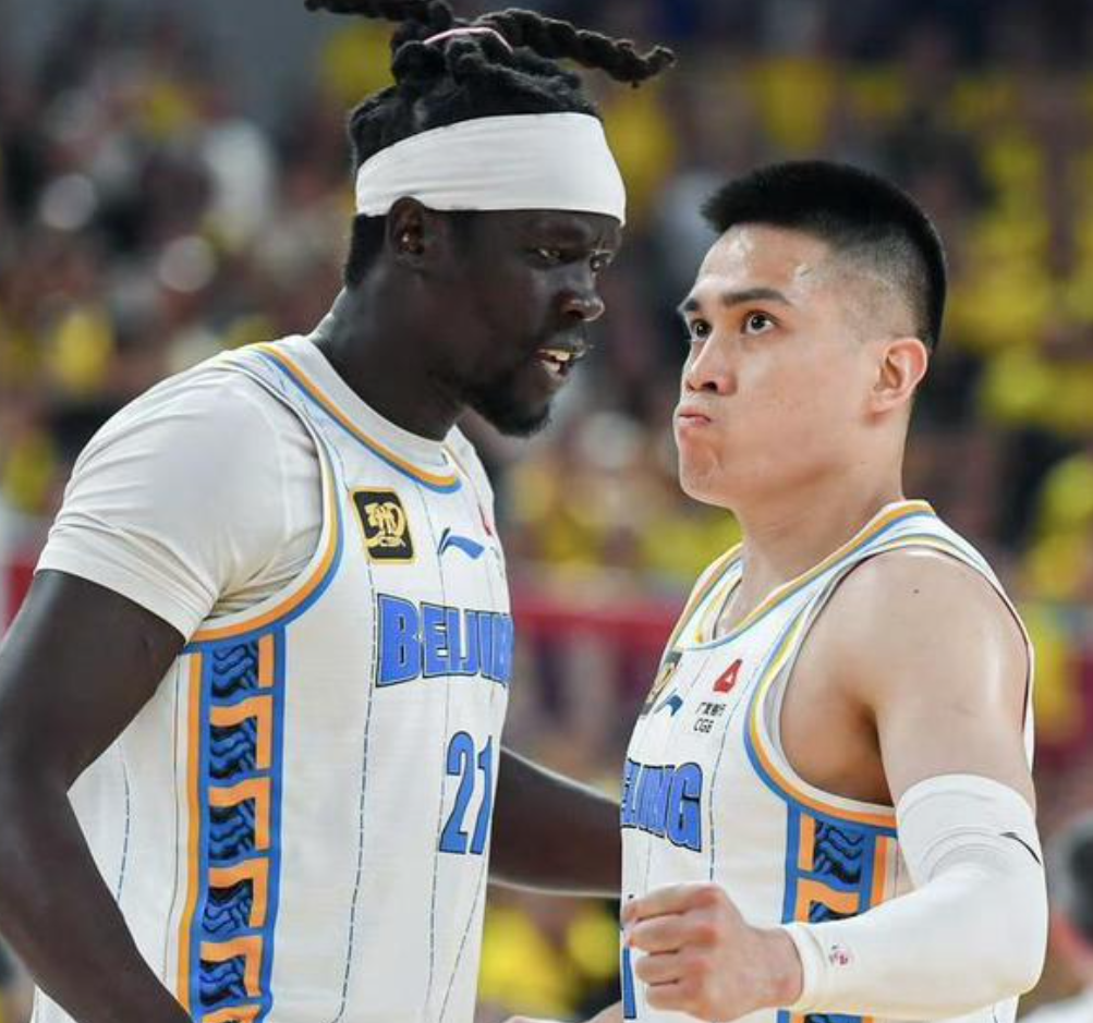 关于球员的出色表现引发球迷热议的信息