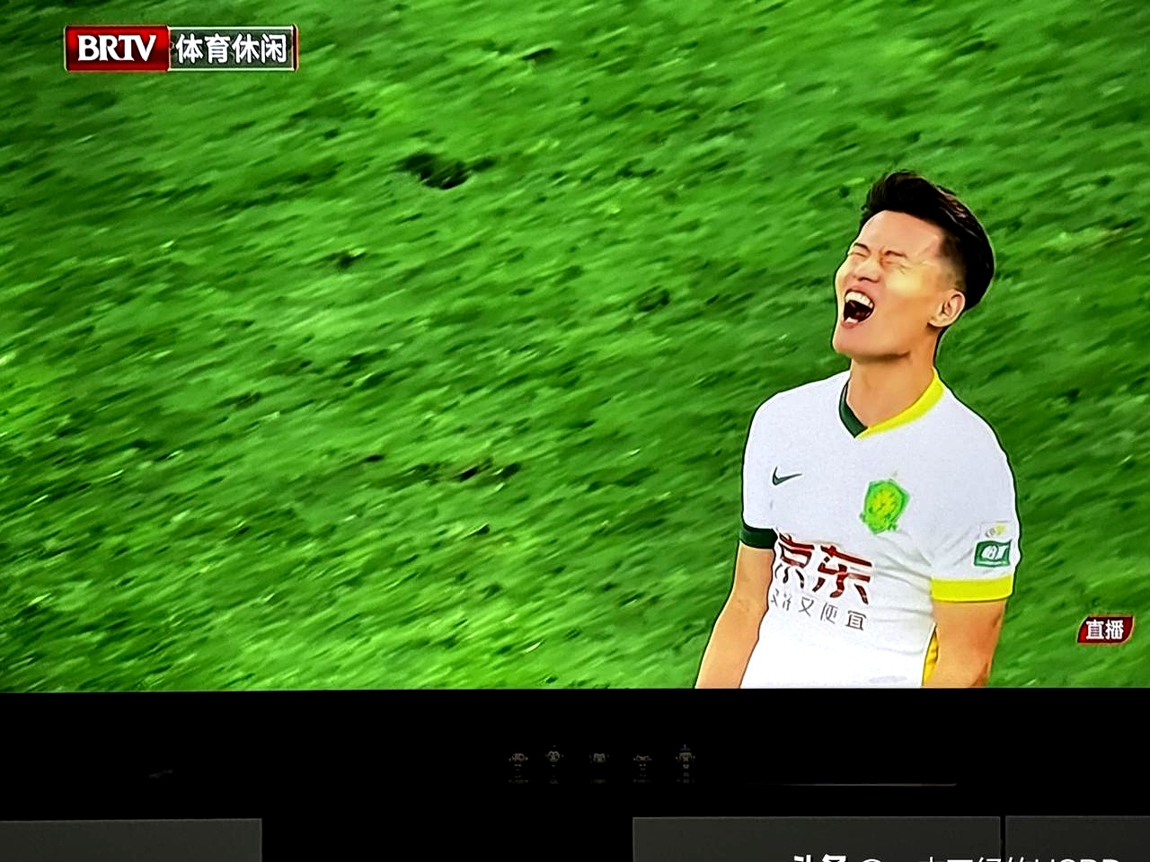 上港逼平，保持不败纪录