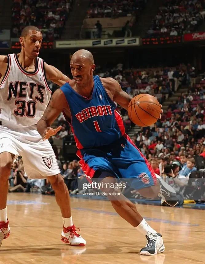 篮网大胜，年轻新秀表现抢眼