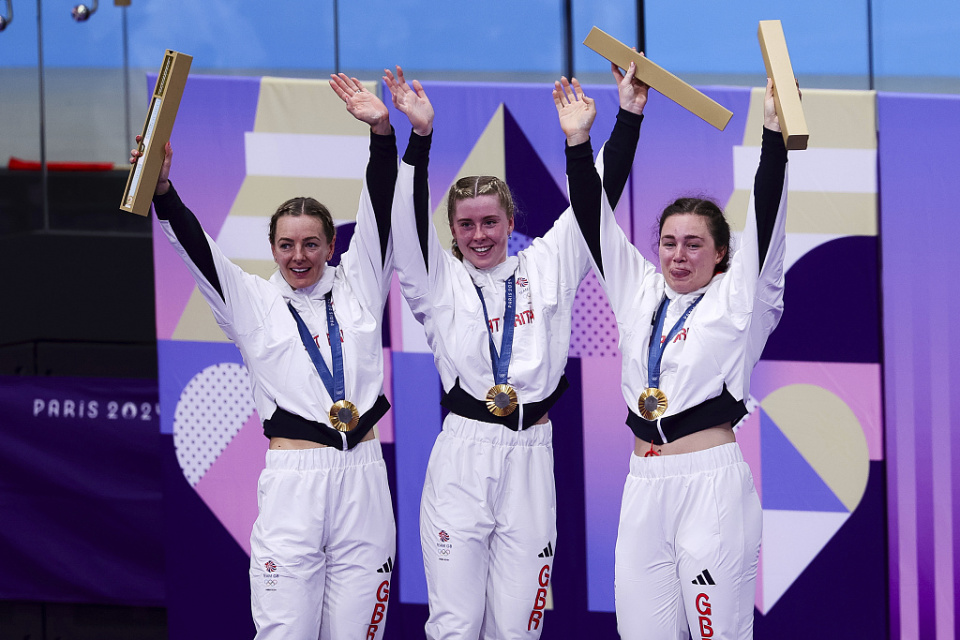 包含金牌悬念揭晓，赛场氛围燃烧的词条