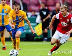 包含阿尔克马尔获胜，继续追赶领头羊位置的词条