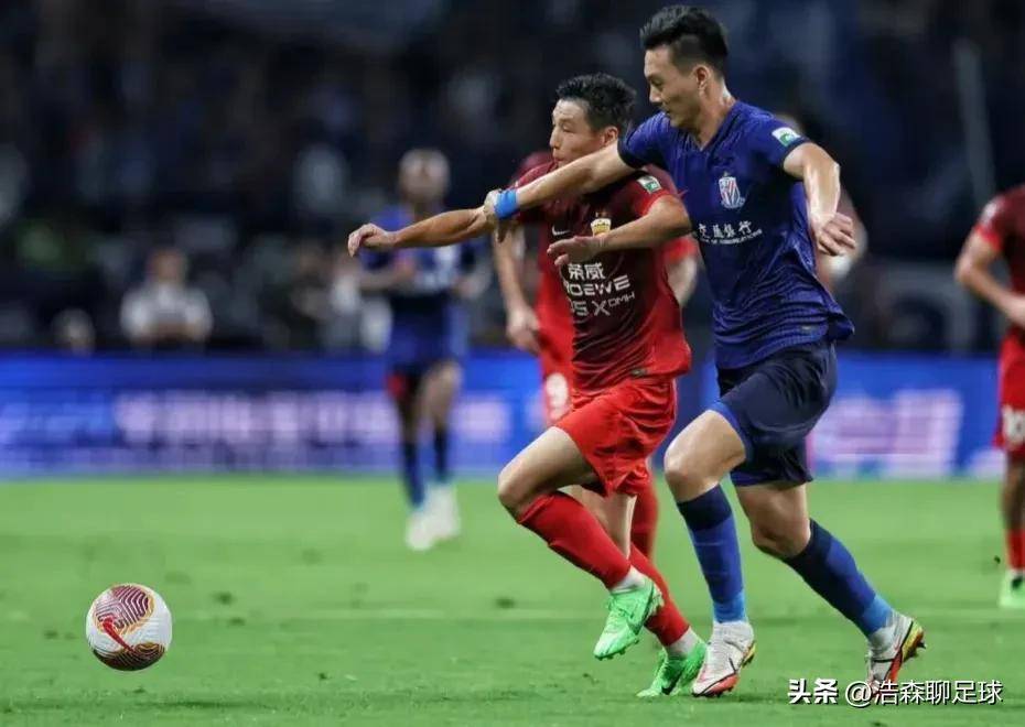 上海绿地申花迎战河北华夏幸福，激烈对决展开