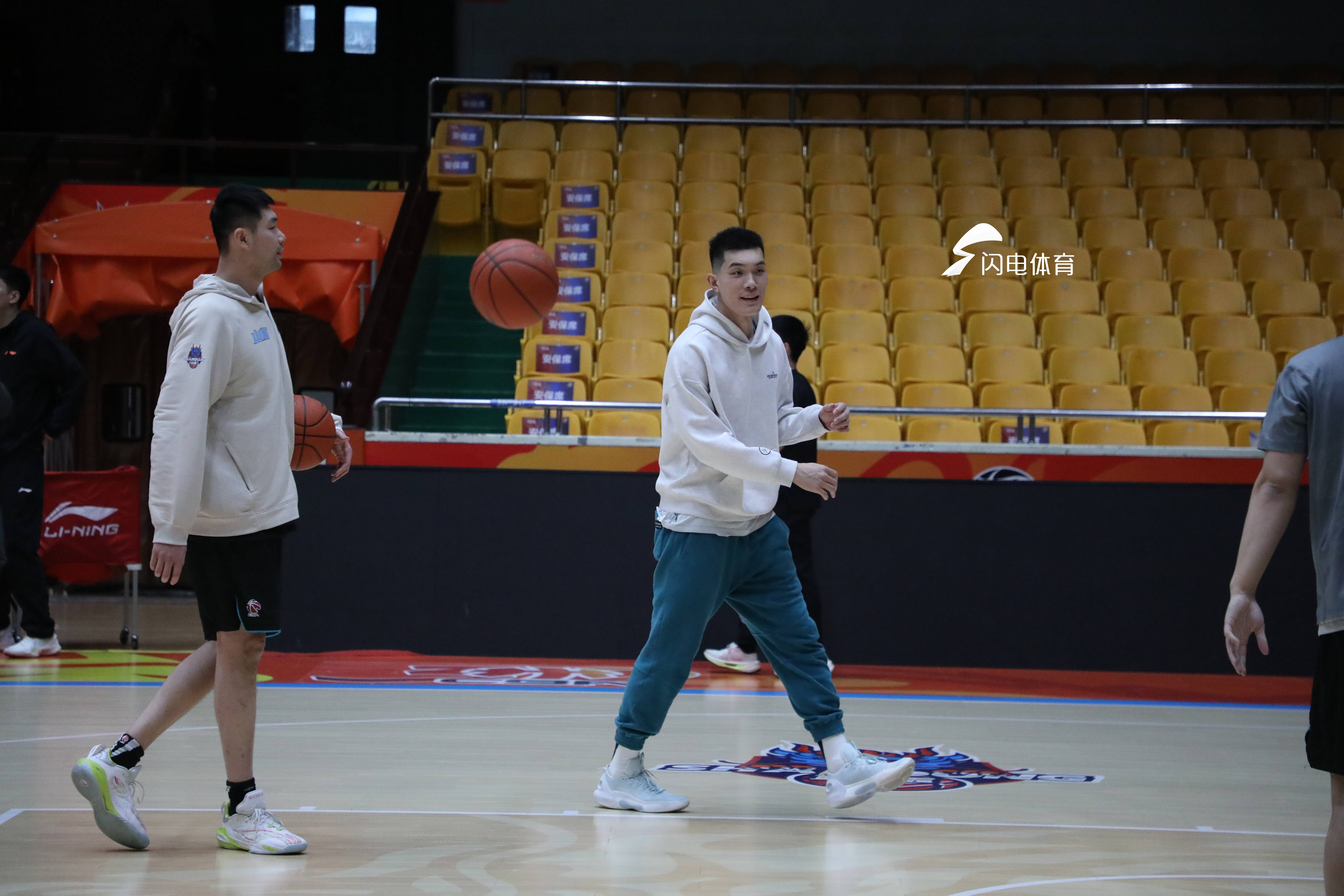 鲁能球队全队备战冲击联赛前列