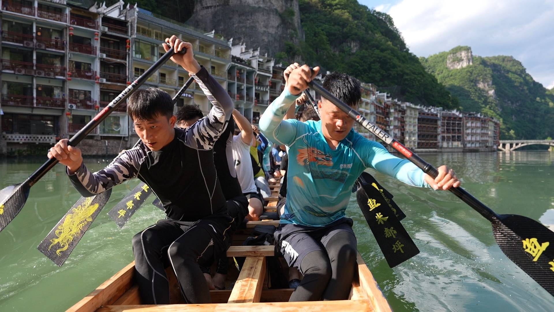 龙舟赛场上非洲队伍发挥稳定