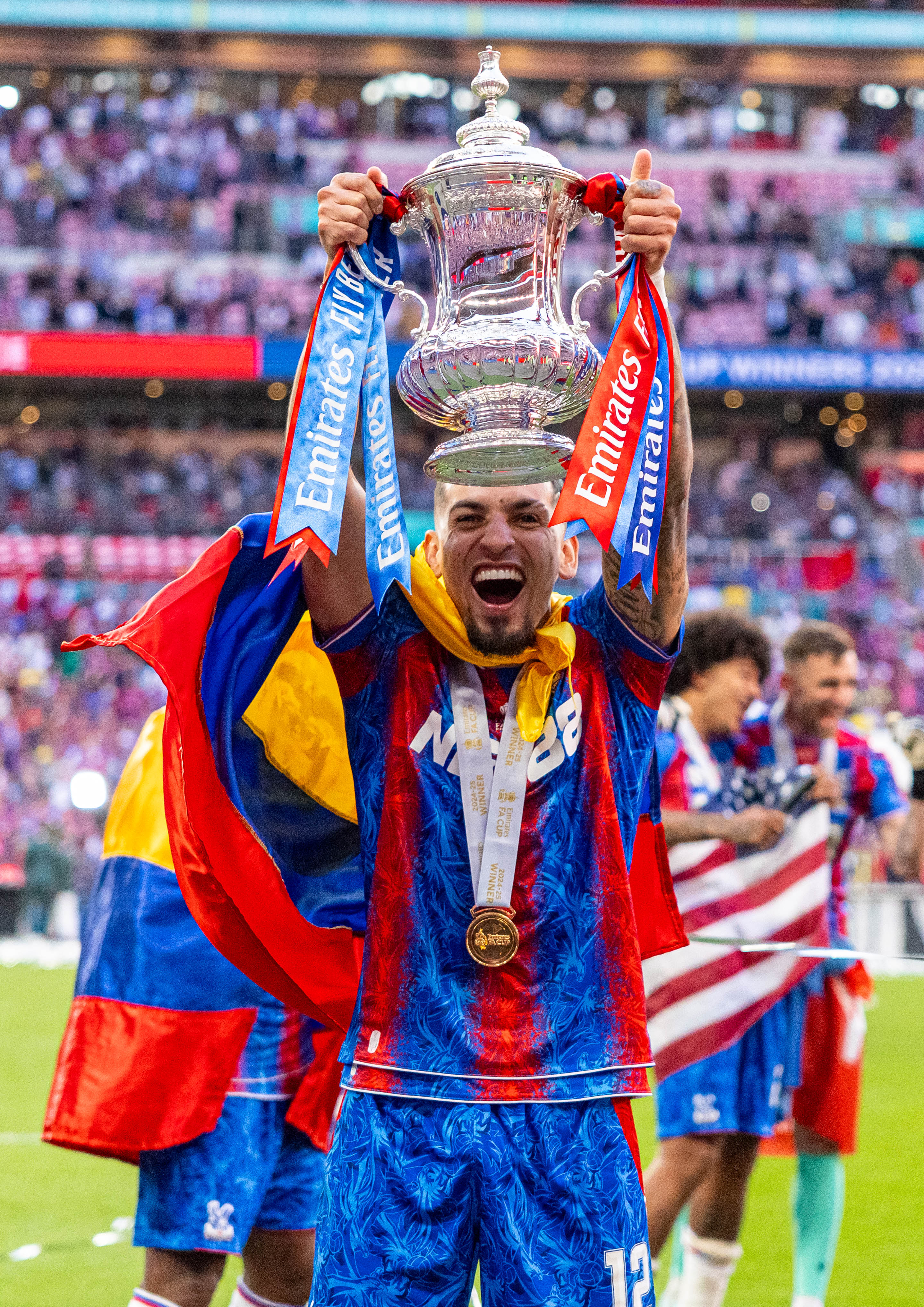 关于足坛传奇再度登场，传奇球员为球队带来胜利的信息