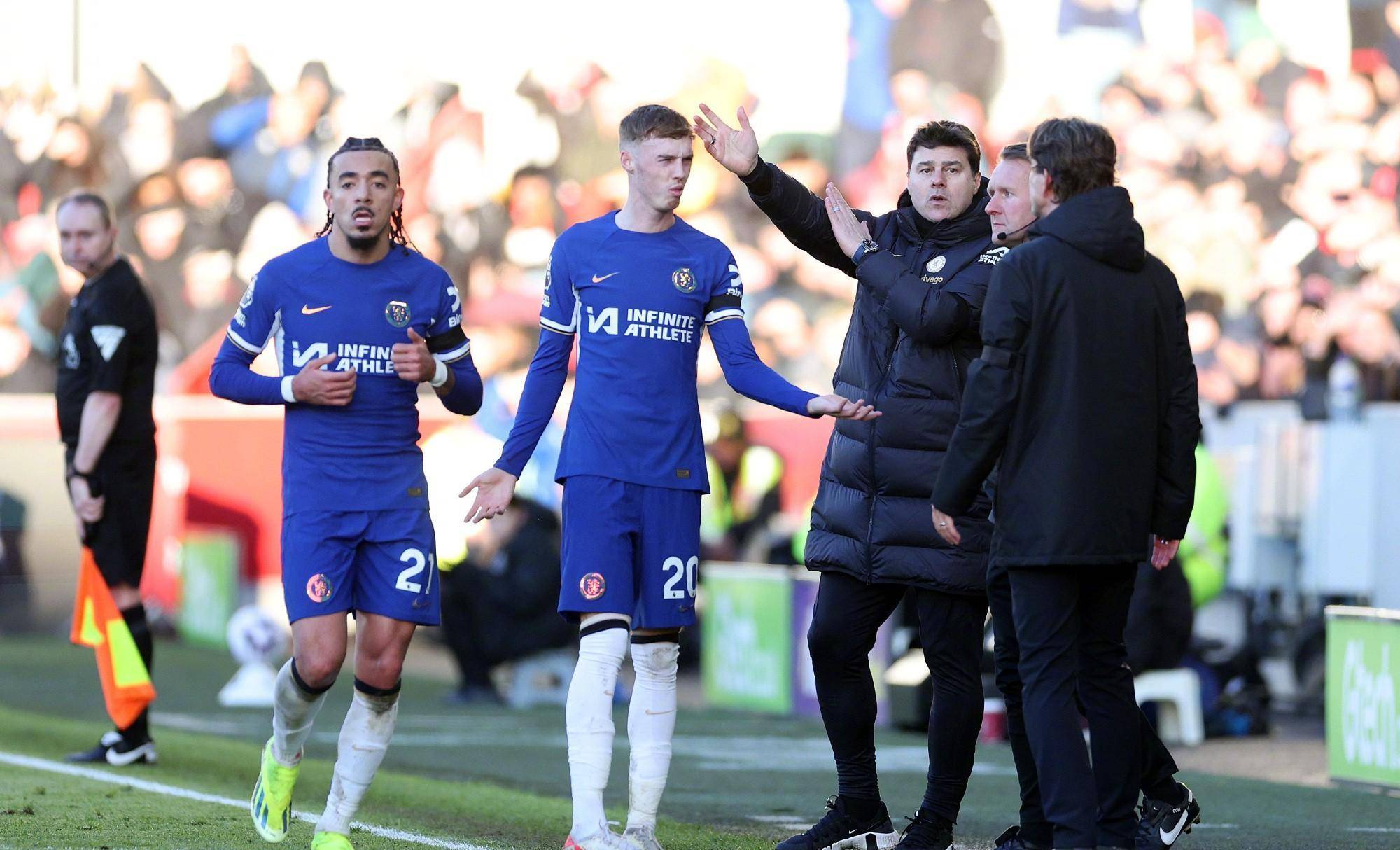 切尔西传奇退役球星现身场边，球迷鼓舞士气