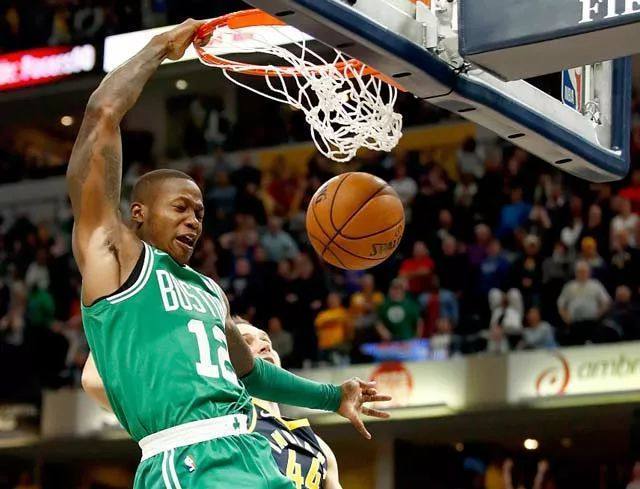 冷静应对，球队战术严密取得胜利