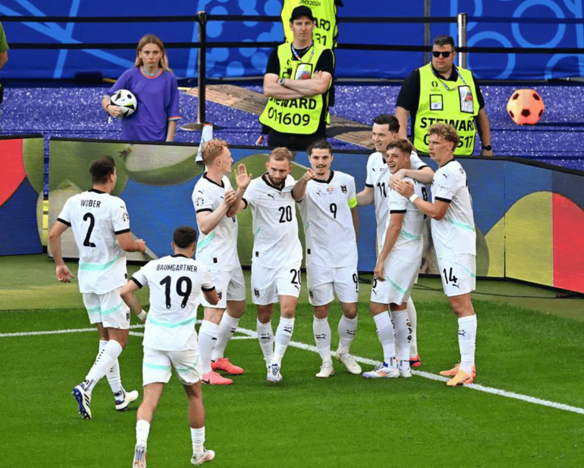 奥地利队在与北马其顿的激烈较量中获胜