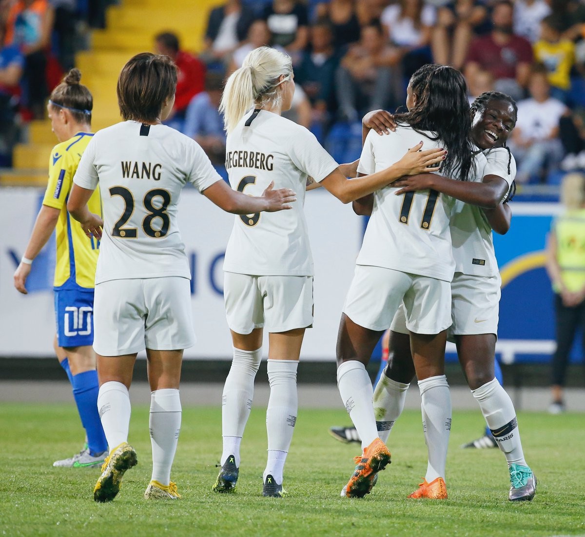 巴黎客场大捷，榜首宝座坚不可摧的简单介绍