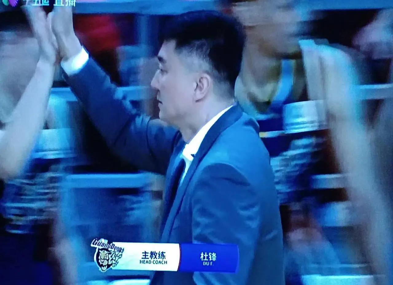 辽宁本钢在主场大比分胜利，稳定士气