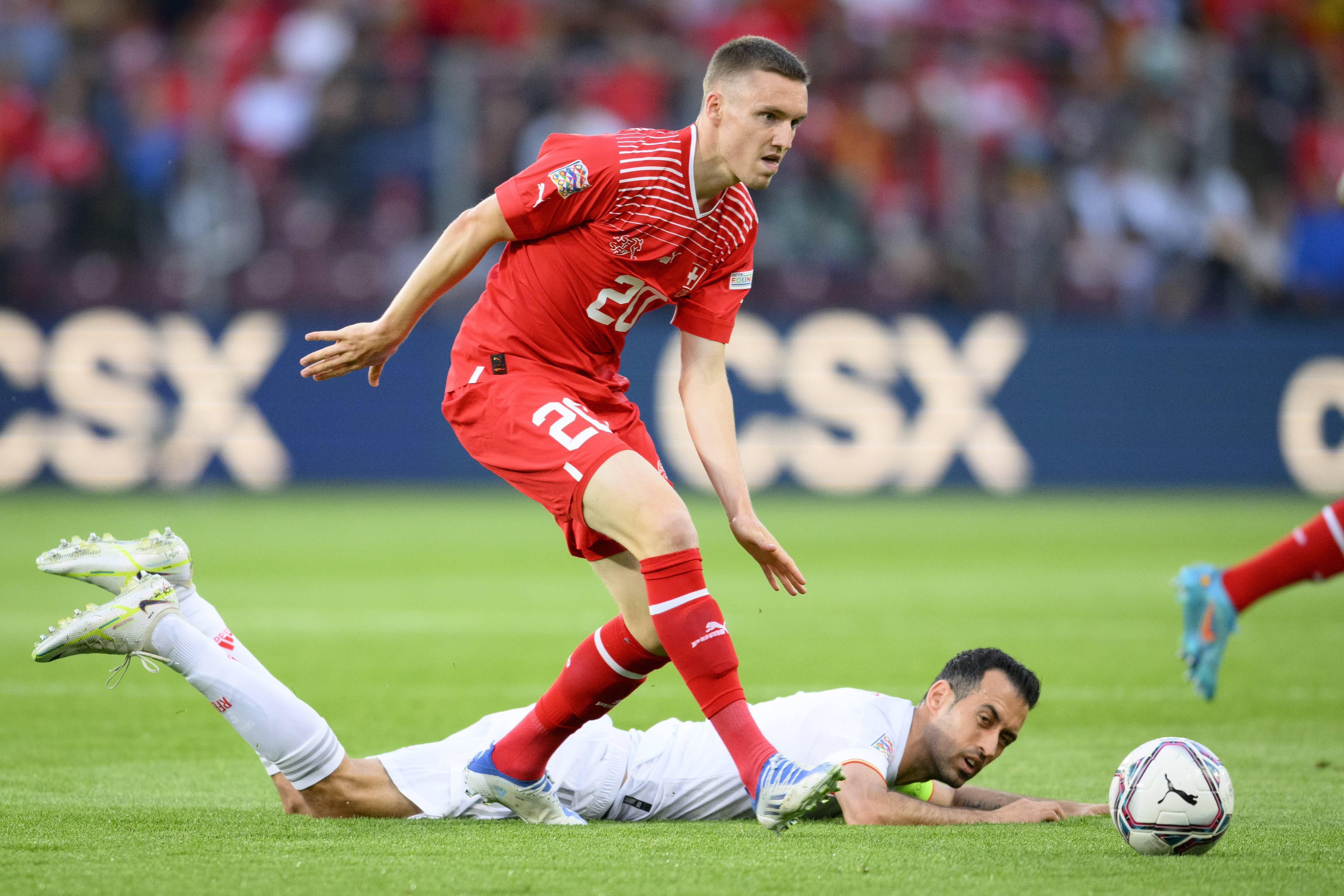 关于瑞士客场逼平斯洛伐克，小组出线之路复杂的信息