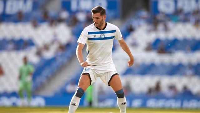 包含格拉纳达逼平对手，虽然失胜仍领先积分榜！的词条