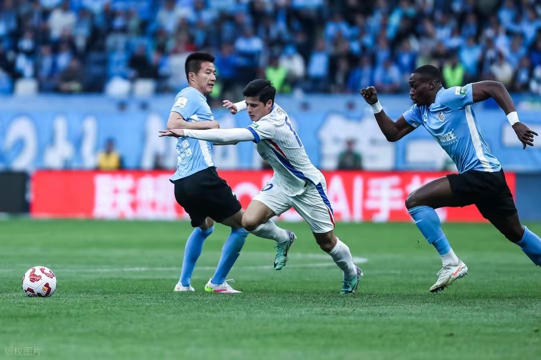 吉林龙威大胜，继续领跑积分榜