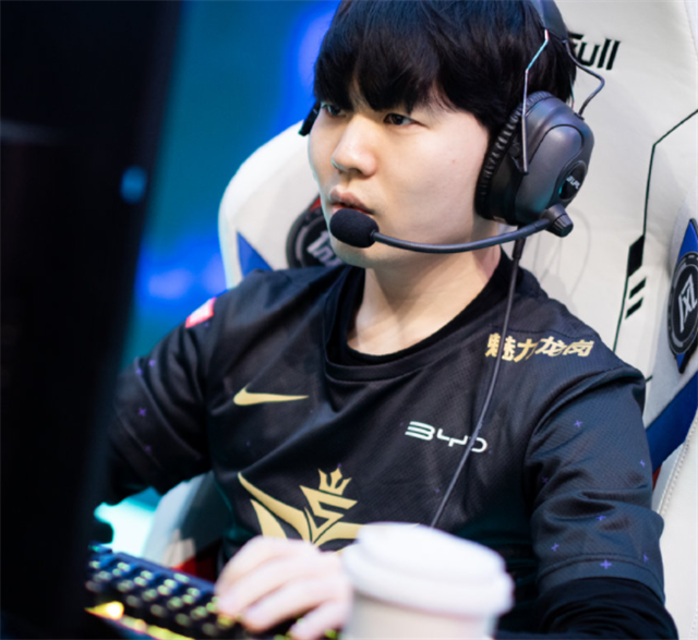 DRX轻取G2，Doinb操刀奇招英雄翻盘激烈交锋半决赛，点燃全场激情