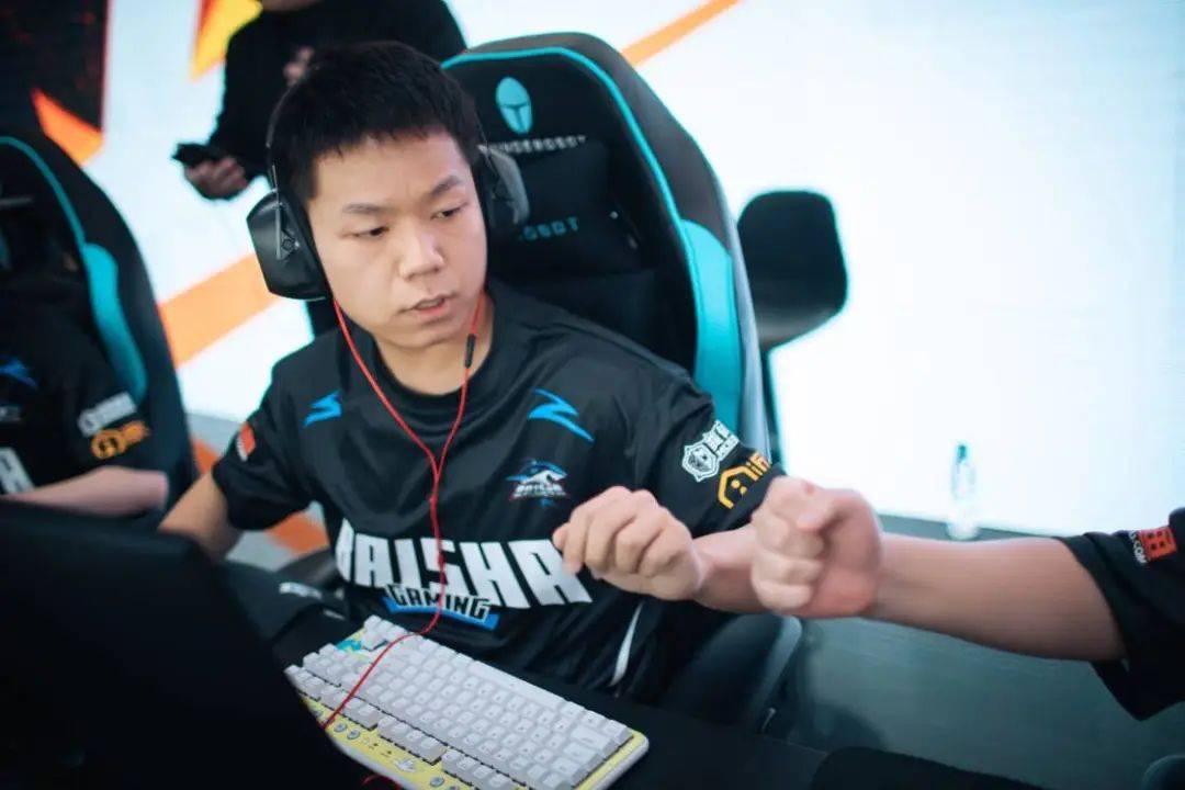 DFM翻盘EG，Zeus开启传奇时刻峡谷大战成都决赛之夜，留下经典瞬间