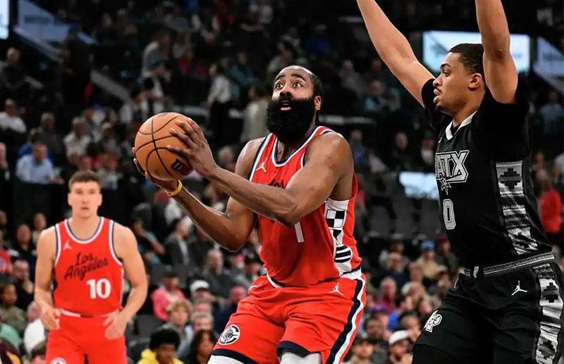 开云体育在线-关于马刺险胜快船，莫里斯一己之力扛起全队的信息