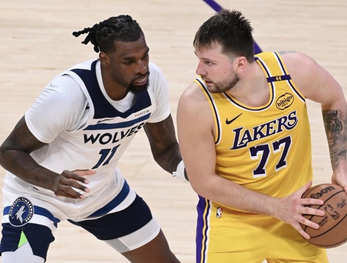 上海队翻盘凯尔特人，东契奇刷新纪录