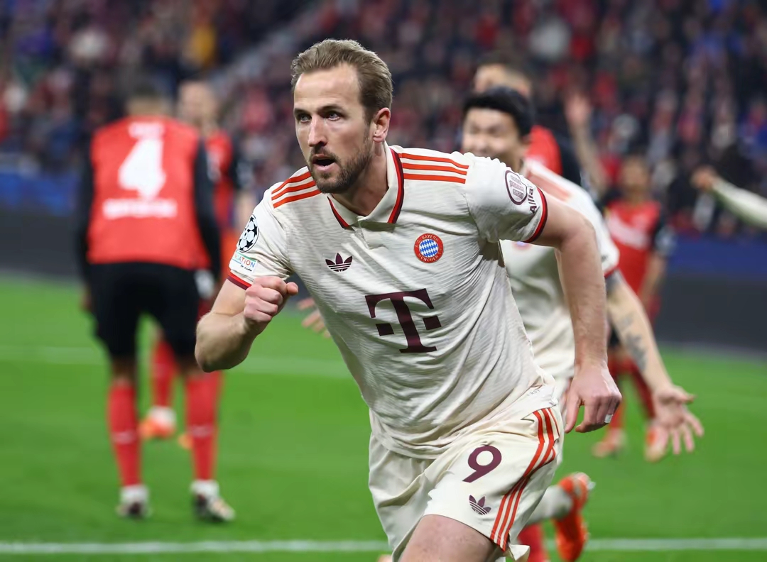 包含拜仁险胜法国，阿尔瓦雷斯点燃赛场的词条