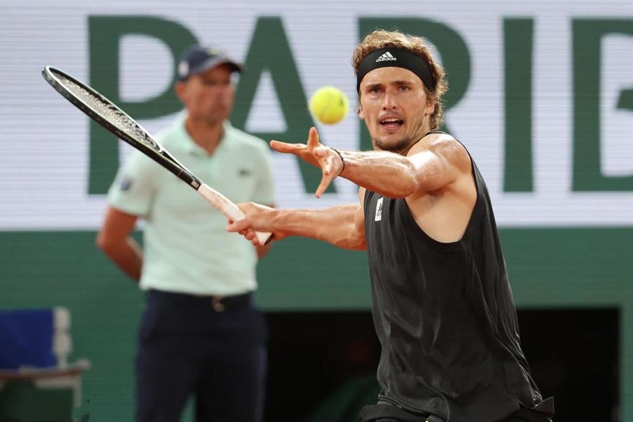 戴维斯杯逆转法网，兹维列夫点燃赛场的简单介绍